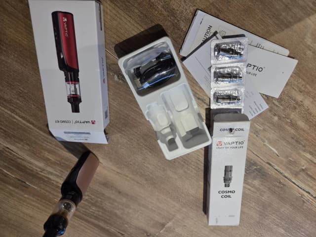 Photo secondaire 2 - Vaptio cosmo kit red + recharge resistance occasion