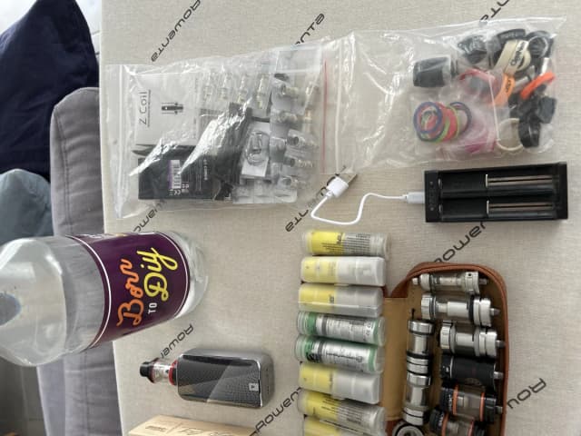 Photo secondaire 2 - Lot cigarette electronique Vaporesso et autre occasion