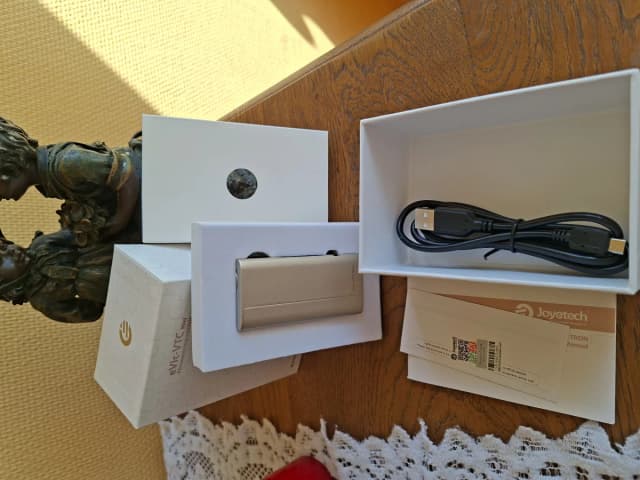 Photo secondaire 1 - Box Joyetech eVic-VTC Mini 75W Or NEUVE occasion