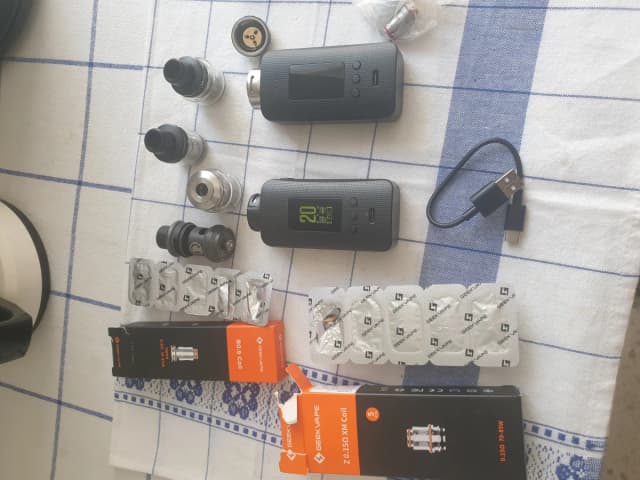 Photo secondaire 2 - 2 VAPORESSO GEN 200 occasion