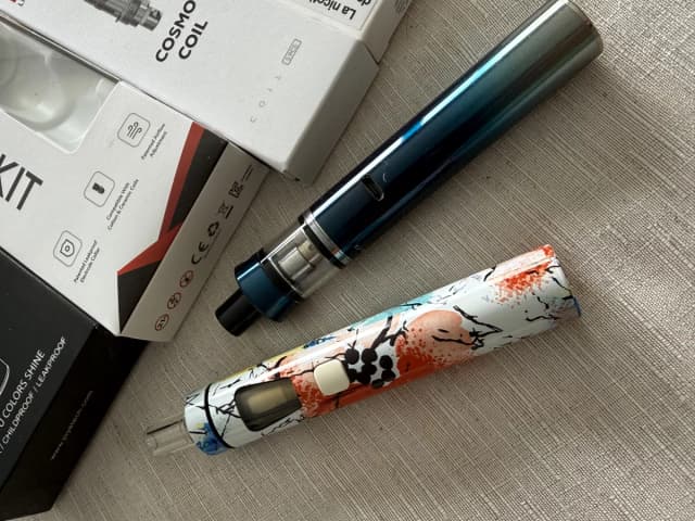 Photo secondaire 1 - 2 cigarettes electroniques Vaptio + accessoires occasion
