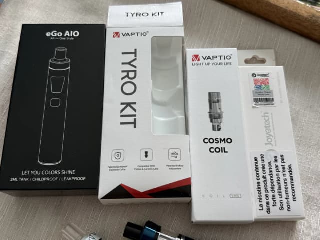 Photo secondaire 2 - 2 cigarettes electroniques Vaptio + accessoires occasion