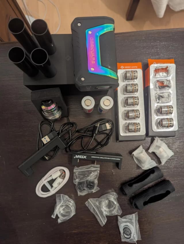 Photo secondaire 1 - Lot pour Geekvape L200 classic kit multicolor occasion