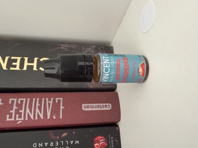 Photo secondaire 1 - Vincent dans les vapes - liquide saveur Pomme occasion