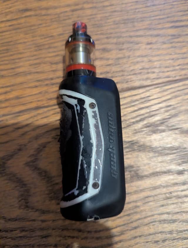 Photo secondaire 2 - Lot Geekvape 13 accus 18650 et accessoires occasion