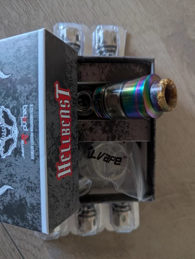 Photo secondaire 1 - Clearomiseur hellbeast de chez HELLVAPE occasion