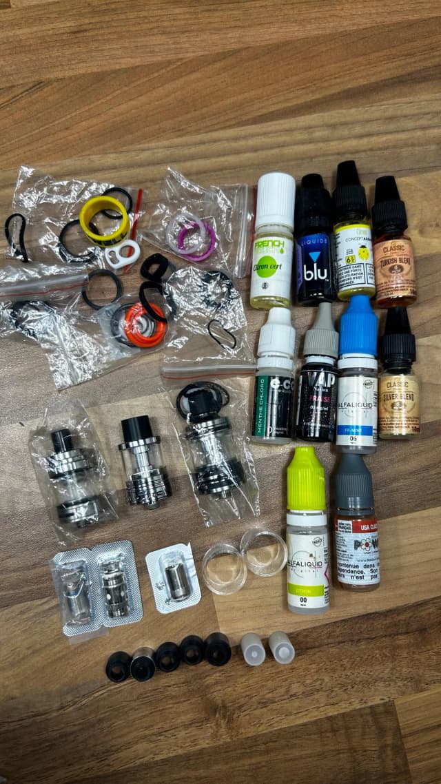 Photo secondaire 1 - Cigarettes electronique et recharges occasion